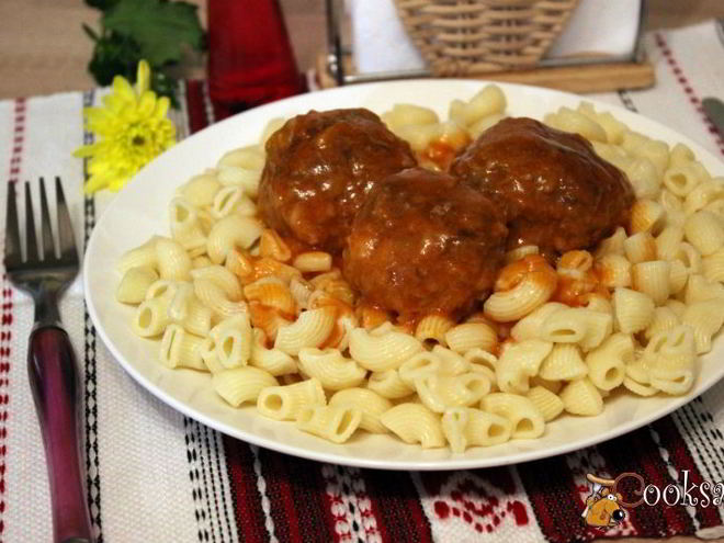 Рецепт тефтелей из говядины с рисом в соусе из овощного сока