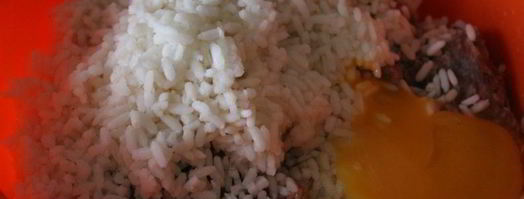 тефтели из говядины с рисом в соусе из овощного сока. Шаг 2