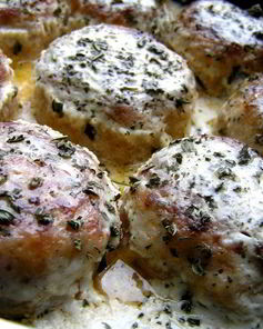 Тефтели из индейки с базиликом и мятой в сливочном соусе