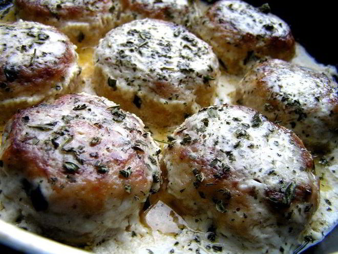 Рецепт тефтелей из индейки с базиликом и мятой в сливочном соусе