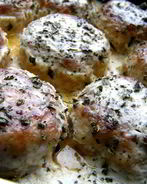 Тефтели из индейки с базиликом и мятой в сливочном соусе