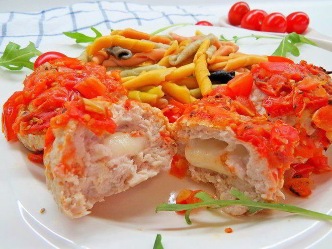 Рецепт тефтелей из индейки с моцареллой в томатном соусе