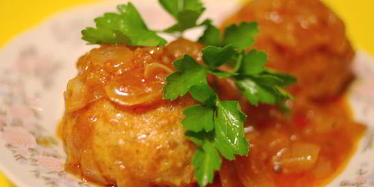Тефтели из семги в томатном соусе