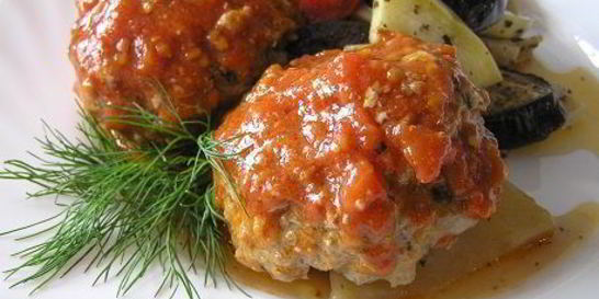 Тефтели по-гречески с запеченными овощами