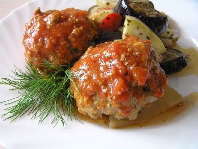 Рецепт тефтелей по-гречески с запеченными овощами