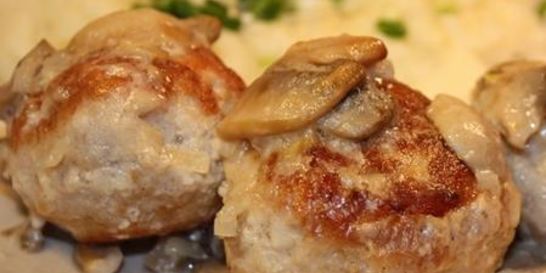 Тефтели под грибным соусом