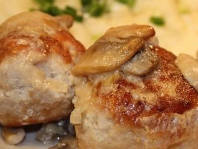 Рецепт тефтелей под грибным соусом