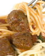 Тефтели с гречкой и соусом из томатов и сметаны