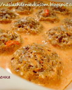 Тефтели с грибами, запеченные в духовке в томатно-сметанном соусе