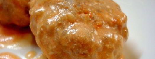 тефтели с грибами, запеченные в духовке в томатно-сметанном соусе. Шаг 11