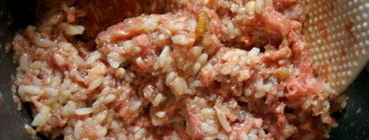 тефтели с грибами, запеченные в духовке в томатно-сметанном соусе. Шаг 3