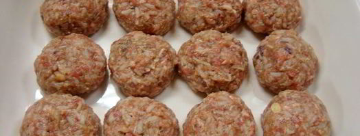 тефтели с грибами, запеченные в духовке в томатно-сметанном соусе. Шаг 4