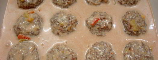 тефтели с грибами, запеченные в духовке в томатно-сметанном соусе. Шаг 8