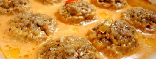 тефтели с грибами, запеченные в духовке в томатно-сметанном соусе. Шаг 10