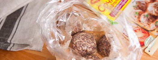 тефтели с яйцом в сливочно-томатном соусе. Шаг 6