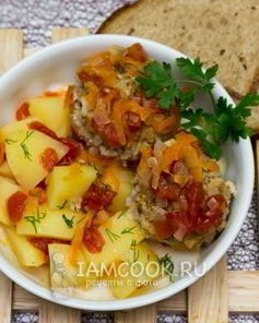 Тефтели, тушенные с картофелем