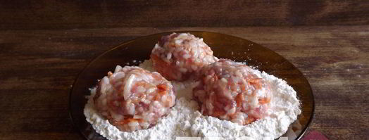 тефтели, тушенные в томатном соусе. Шаг 4