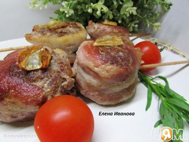 Рецепт тефтелей в беконе с начинкой из моцареллы