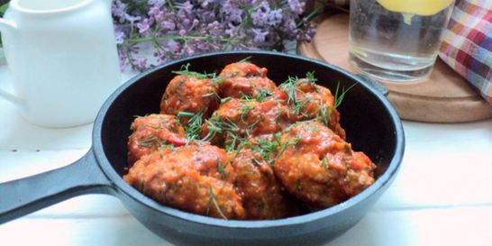 Тефтели в остром томатном соусе