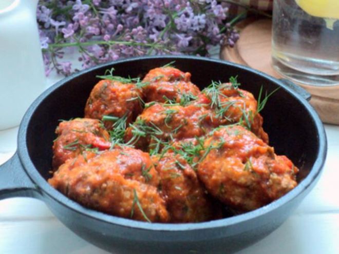 Рецепт тефтелей в остром томатном соусе