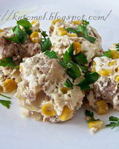 Тефтели в сливочном соусе с кукурузой