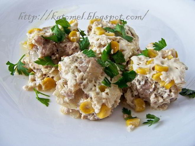 Рецепт тефтелей в сливочном соусе с кукурузой