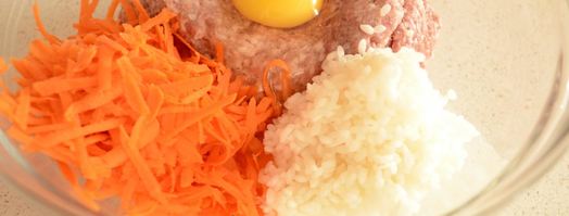 тефтели в сметанно томатном соусе на сковороде. Шаг 4