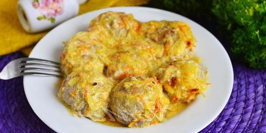 Тефтели в сметанном соусе в духовке