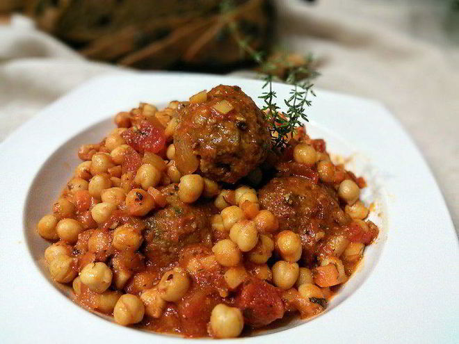 Рецепт тефтелей в томатном соусе с нутом