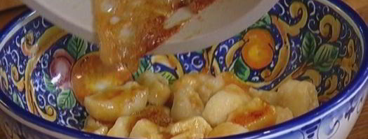 ленивые вареники с клубникой и базиликом. Шаг 8