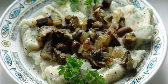 Ленивые вареники с заправкой из грибов