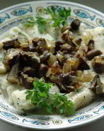 Ленивые вареники с заправкой из грибов