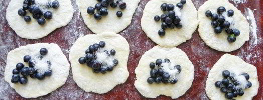 паровые вареники с черникой. Шаг 3