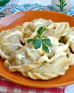 Вареники из яичного теста с курицей и баклажанами