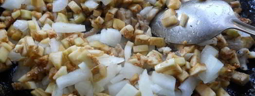 вареники из яичного теста с курицей и баклажанами. Шаг 5