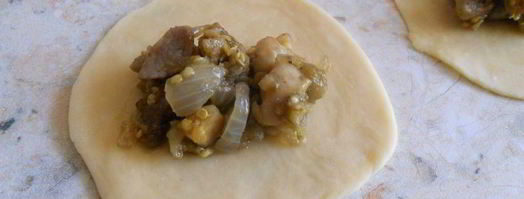 вареники из яичного теста с курицей и баклажанами. Шаг 6