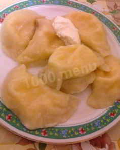 Вареники на воде и сливочном масле с сулугуни