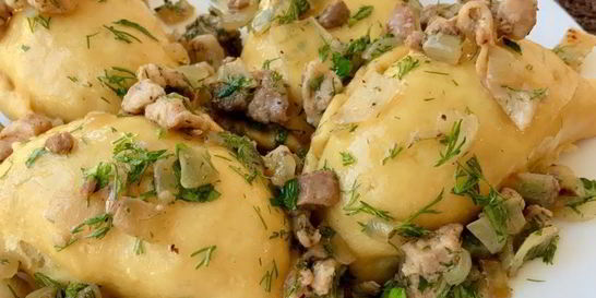 Вареники с капустой на пару с зажаркой