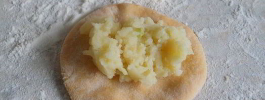 вареники с картофелем из тыквенного теста. Шаг 3