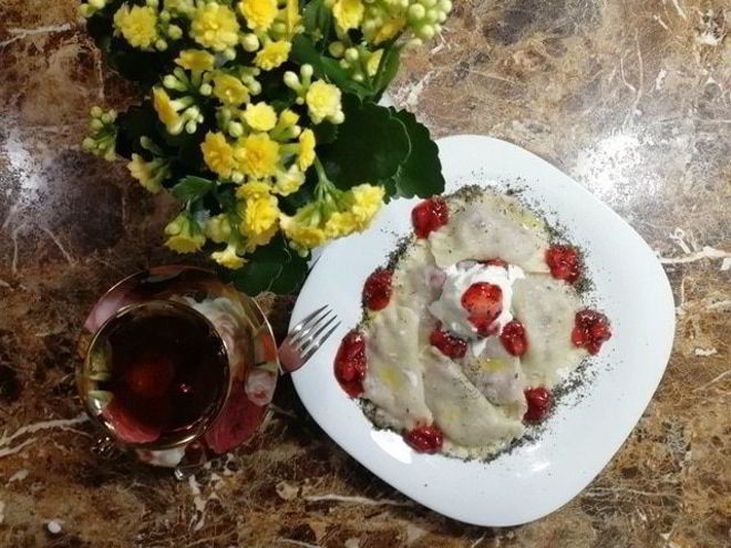 Рецепт вареников с клубникой и мятой