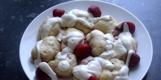 Вареники с клубникой на кефире