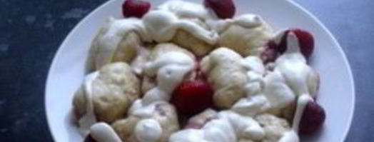 вареники с клубникой на кефире. Шаг 4