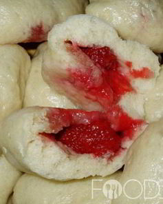 Вареники с клубникой на пару