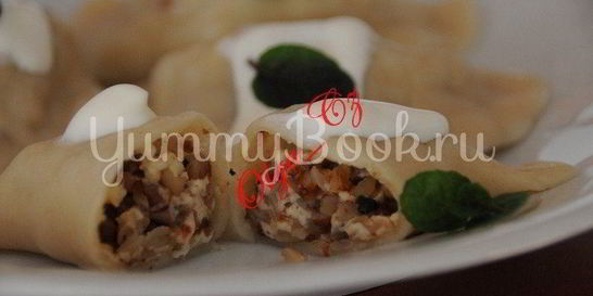 Вареники с творогом, гречневой кашей и мятой