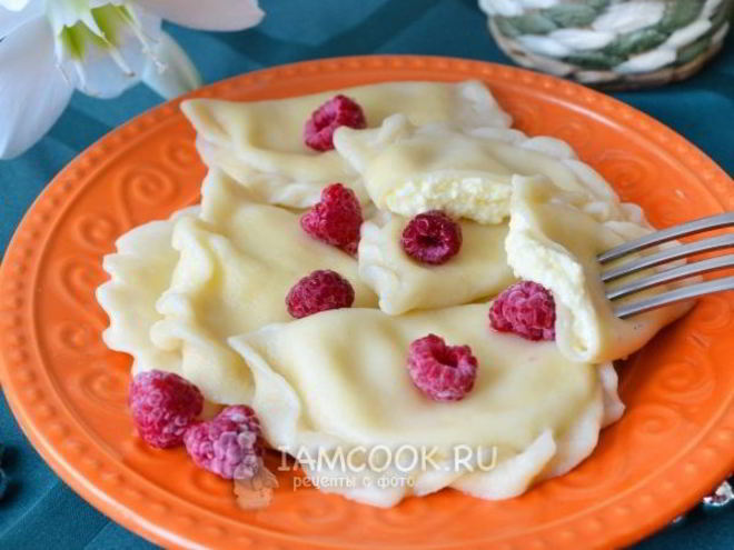 Рецепт вареников с творогом и яичными желтками