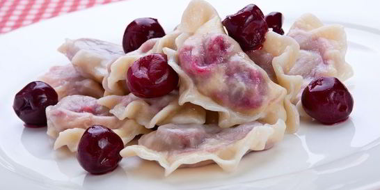 Вареники с вишней на пару на кефире