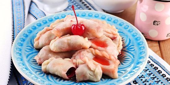 Вареники с вишней на пару