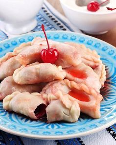 Вареники с вишней на пару