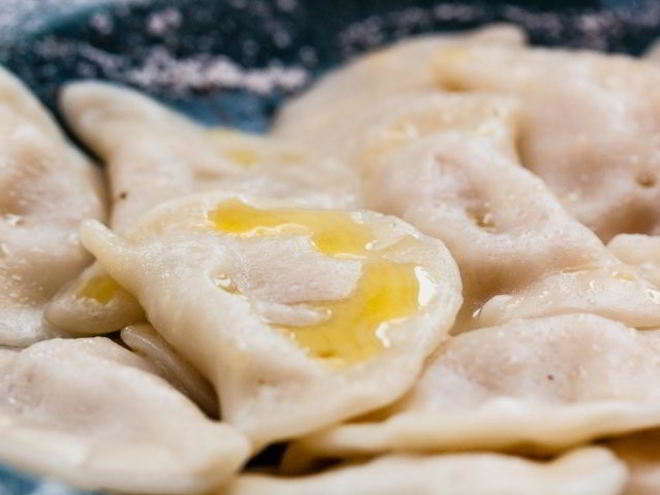 Рецепт вареников с яблоком и корицей