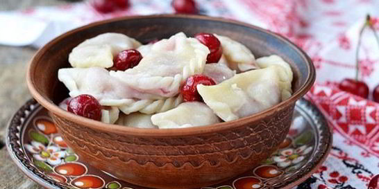 Вареники с замороженной вишней